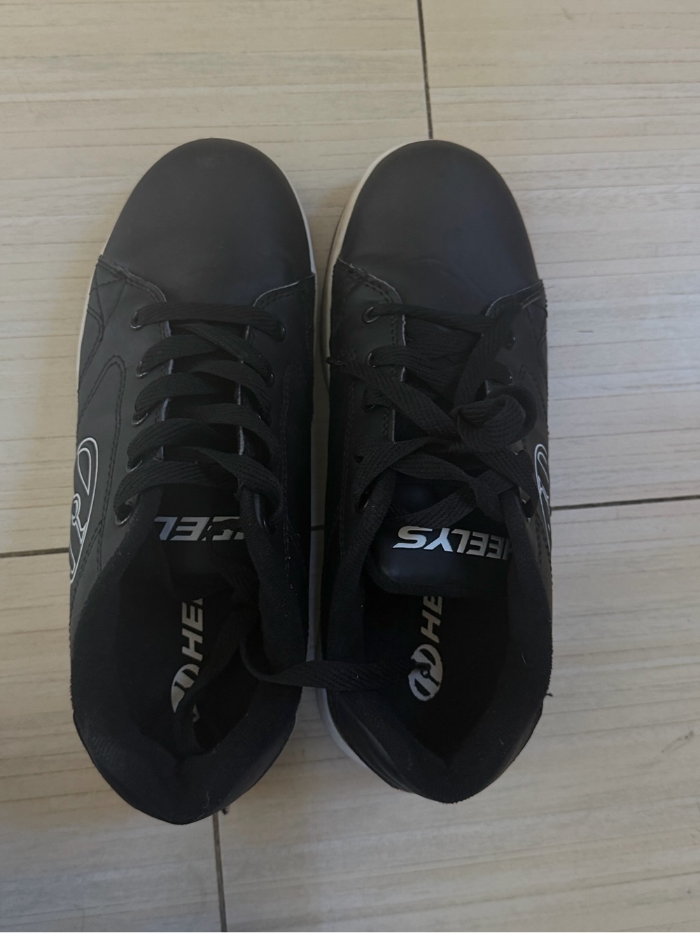 Heelys Men's Black Low-Top Skate Sneakers